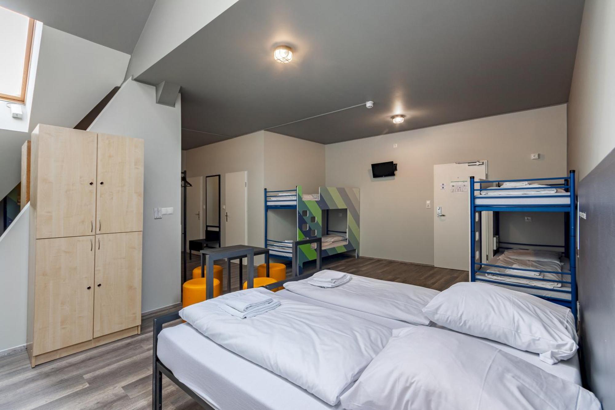 Achtbettzimmer